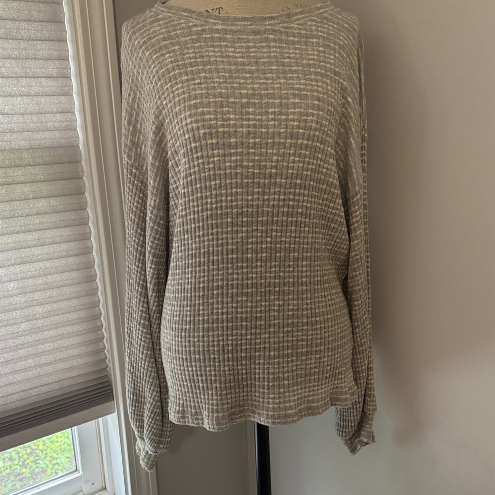 Elan Top Gray & White Ribbed Long Sleeves Crew Neck